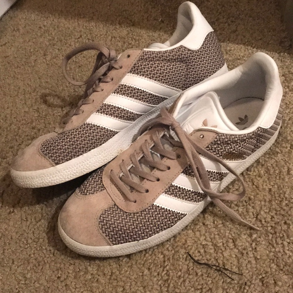 Gold adidas gazelle shoes!